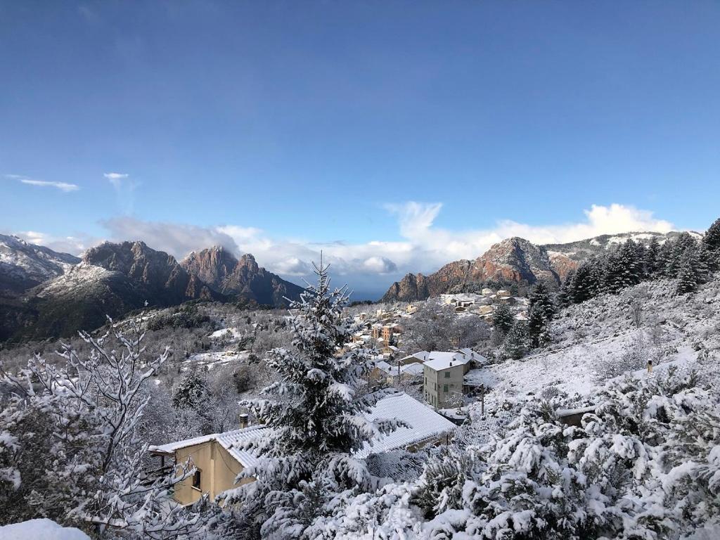 Hotel - Gites "U Pozzu" Evisa Exteriör bild
